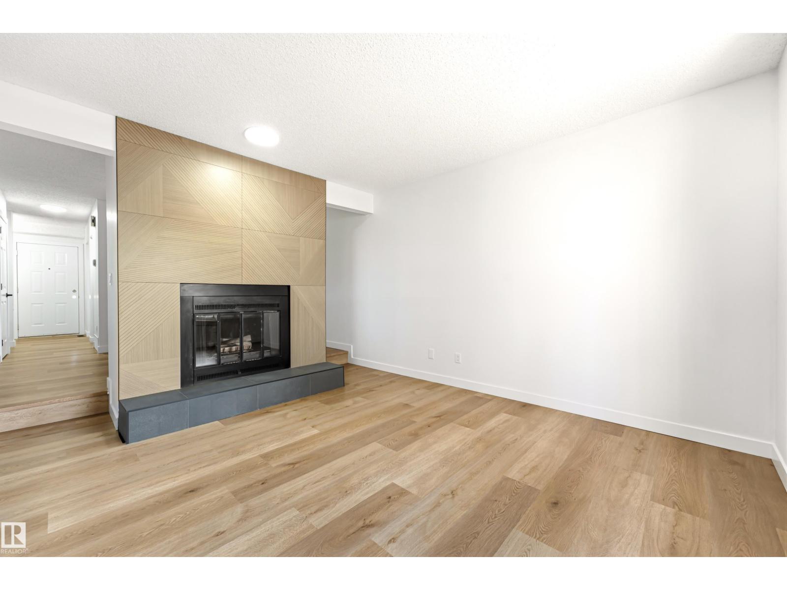 #4 7604 29 AV NW - 3