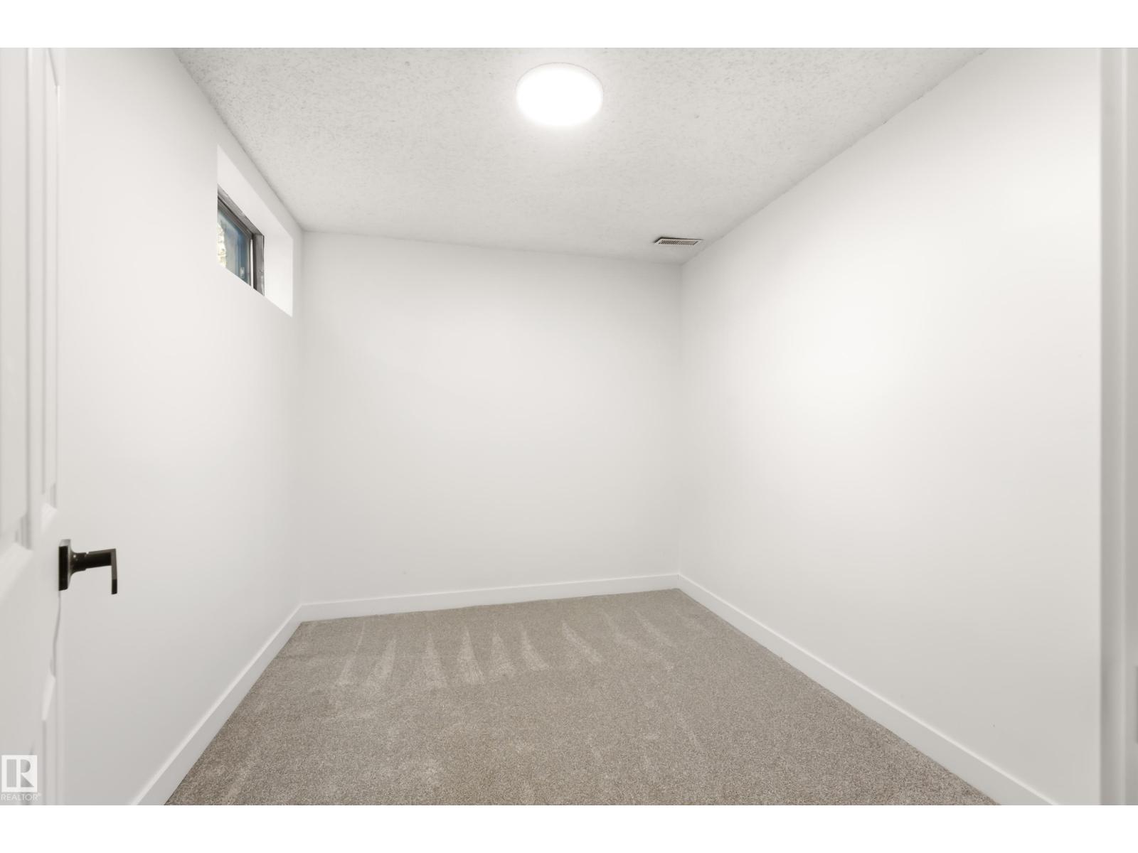 #4 7604 29 AV NW - 36
