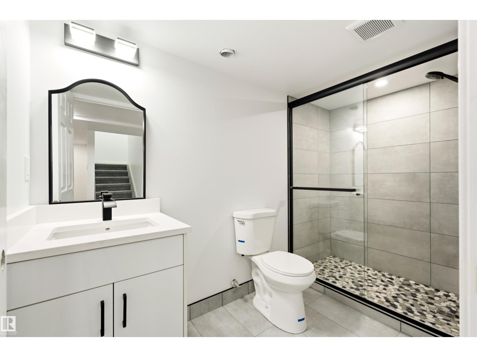 #4 7604 29 AV NW - 38