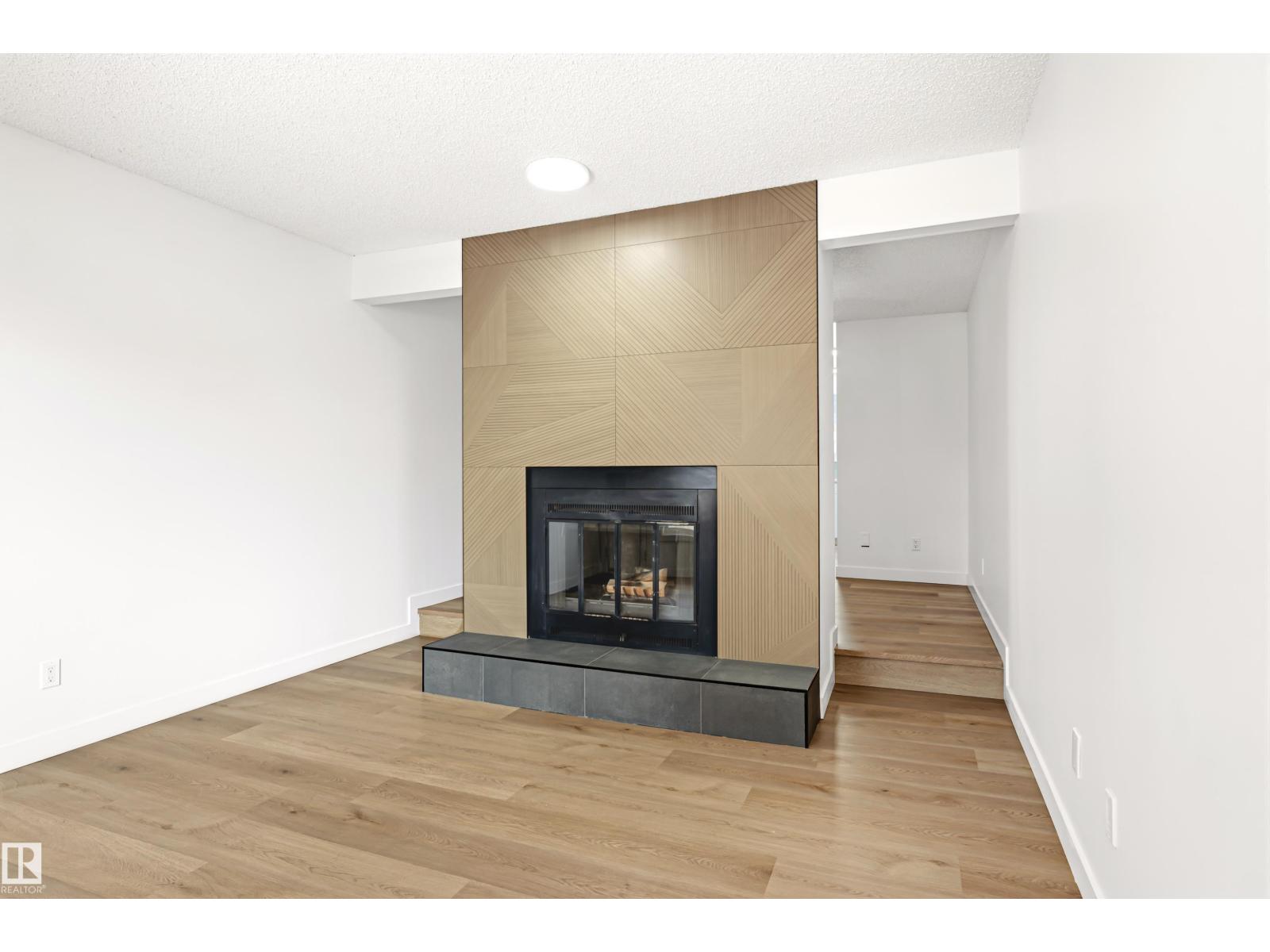 #4 7604 29 AV NW - 4