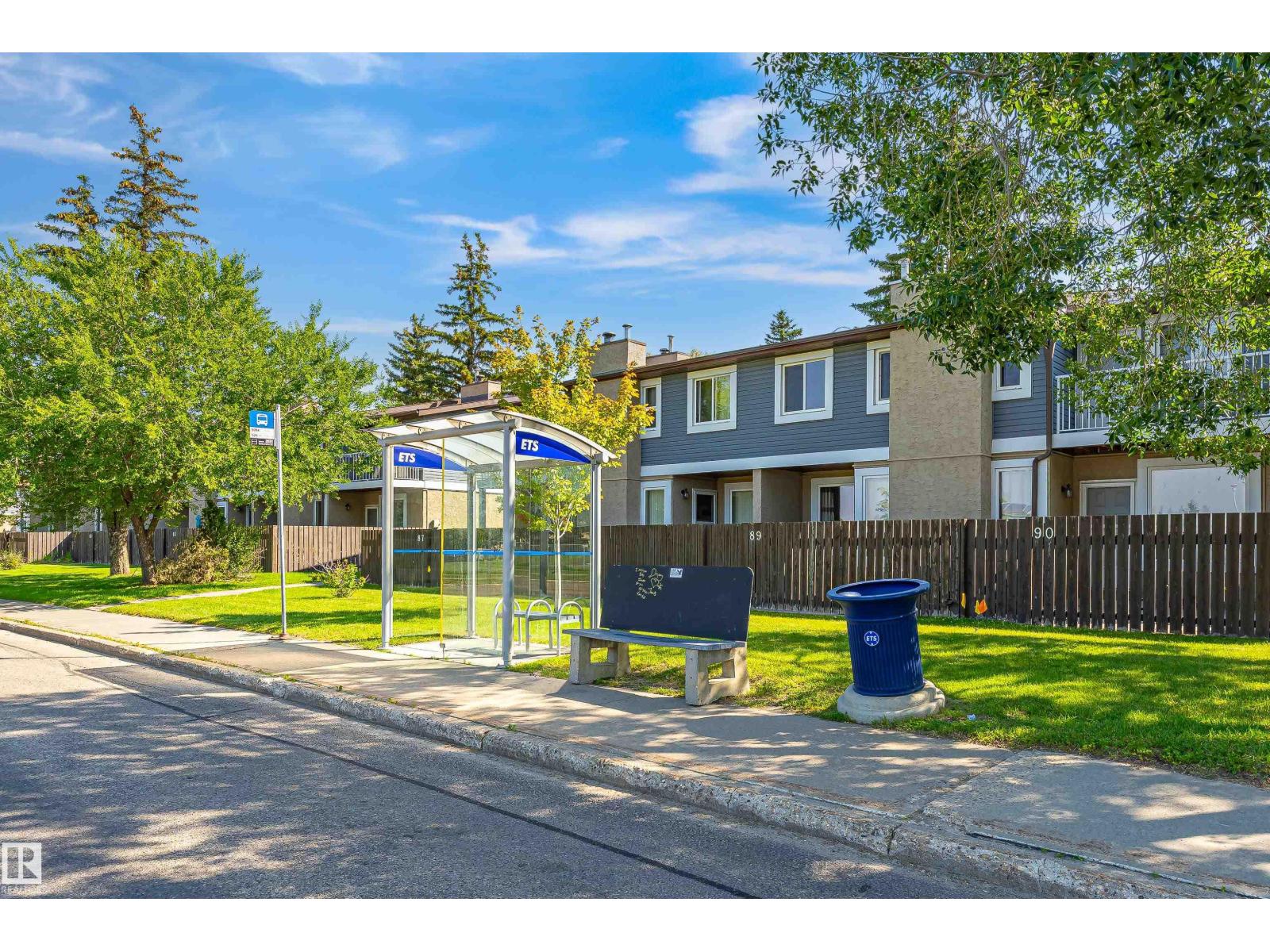 #4 7604 29 AV NW - 40