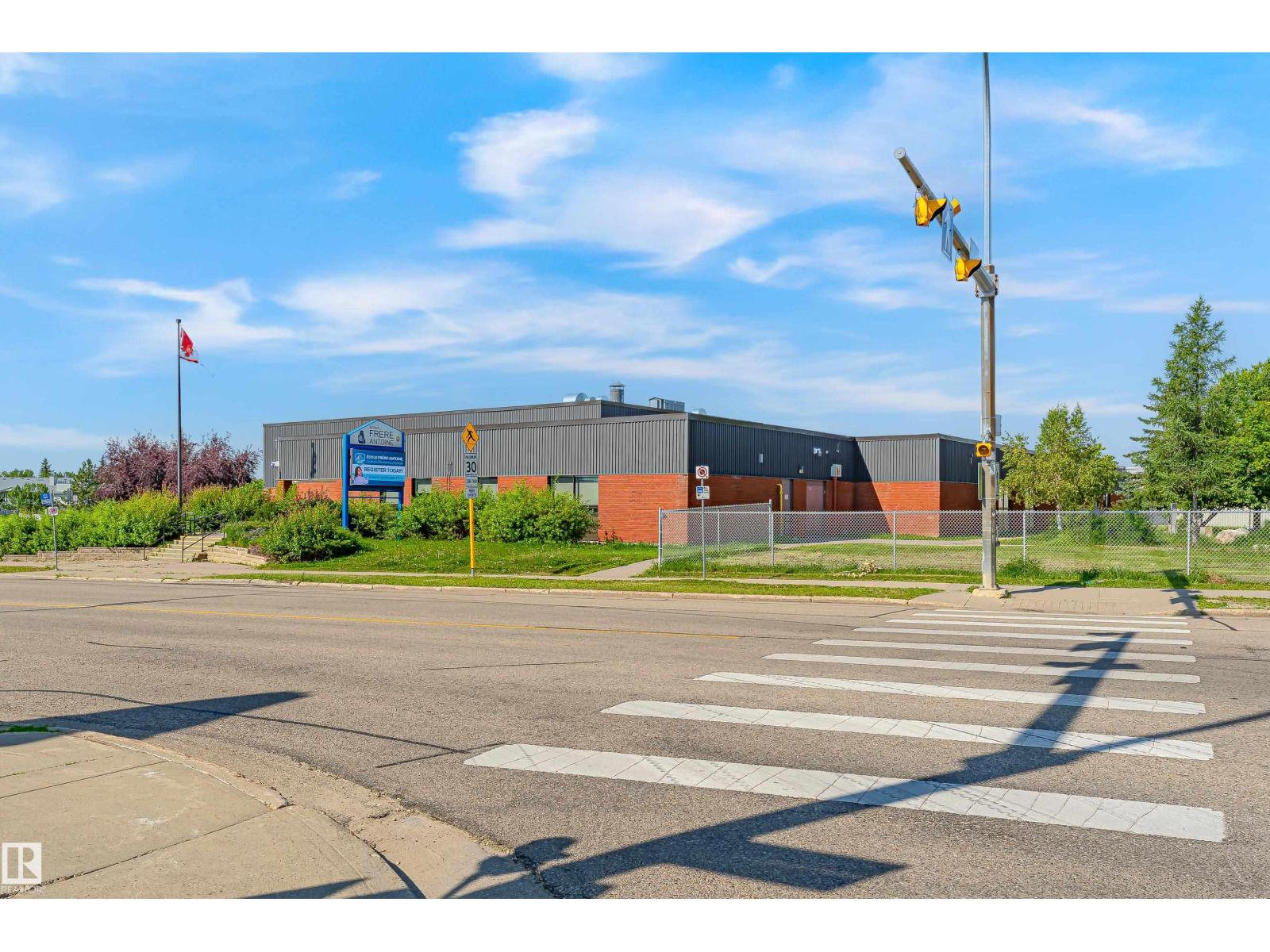 #4 7604 29 AV NW - 41