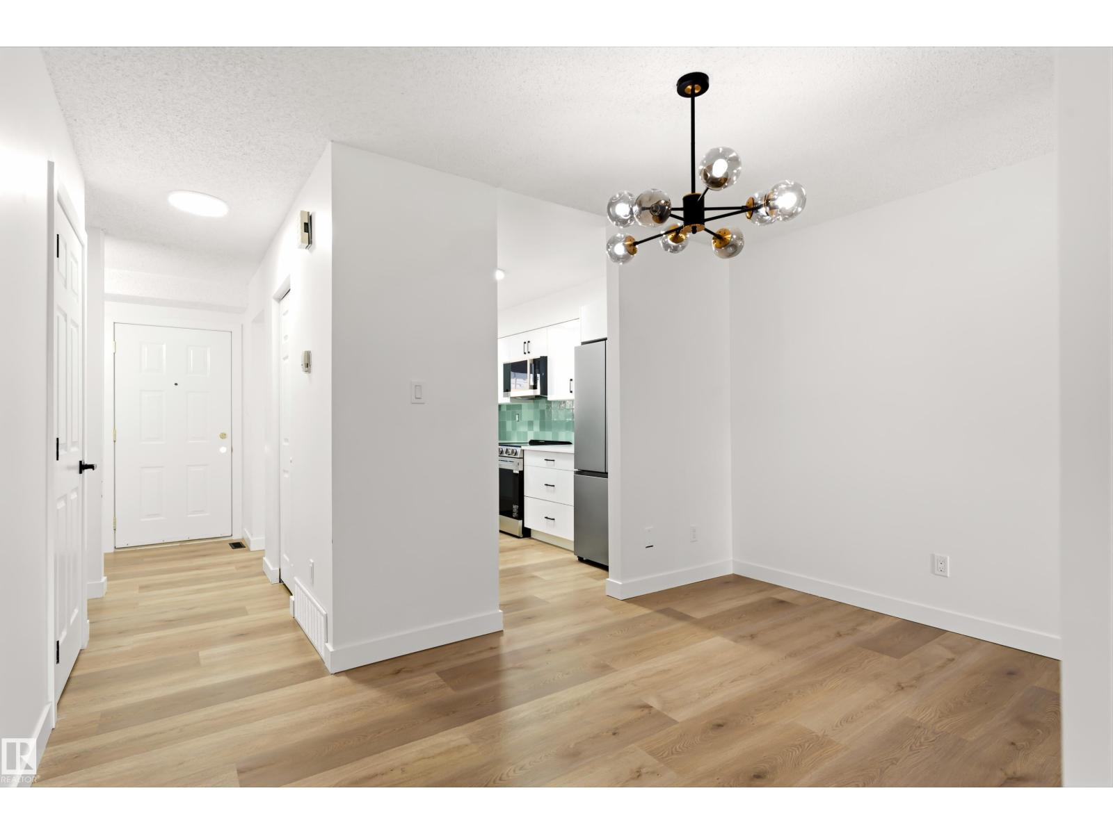 #4 7604 29 AV NW - 7