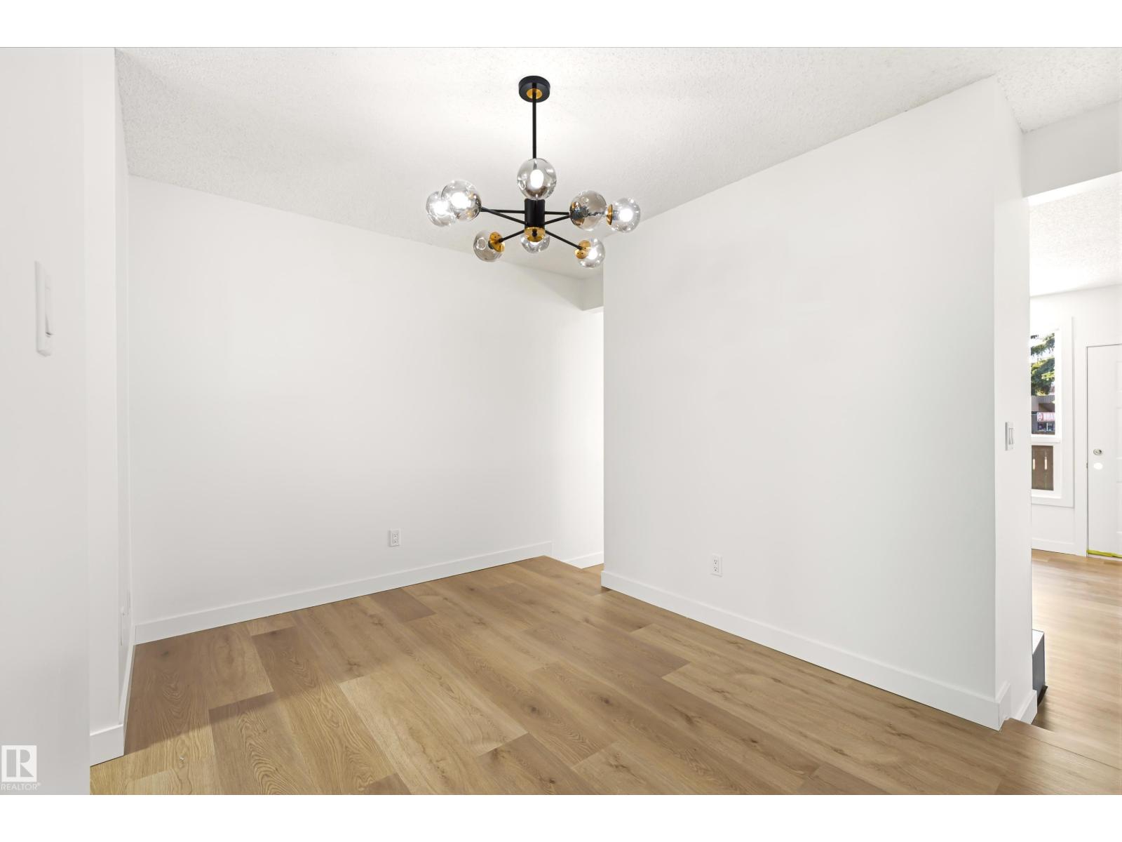 #4 7604 29 AV NW - 9