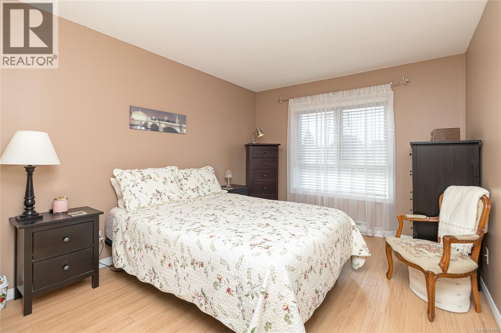 #301 1536 Hillside Ave - 12