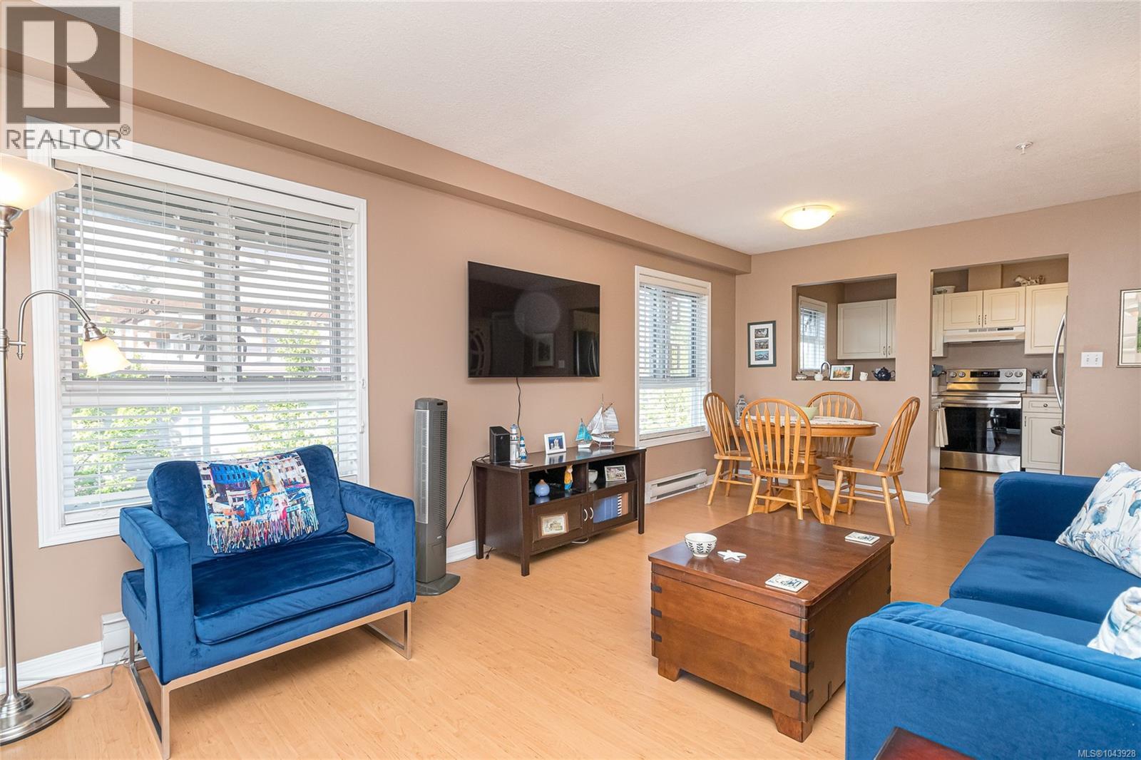 #301 1536 Hillside Ave - 5