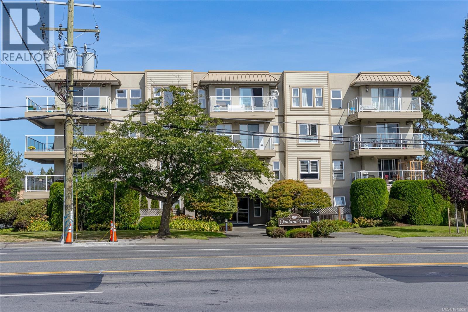 #301 1536 Hillside Ave - 2