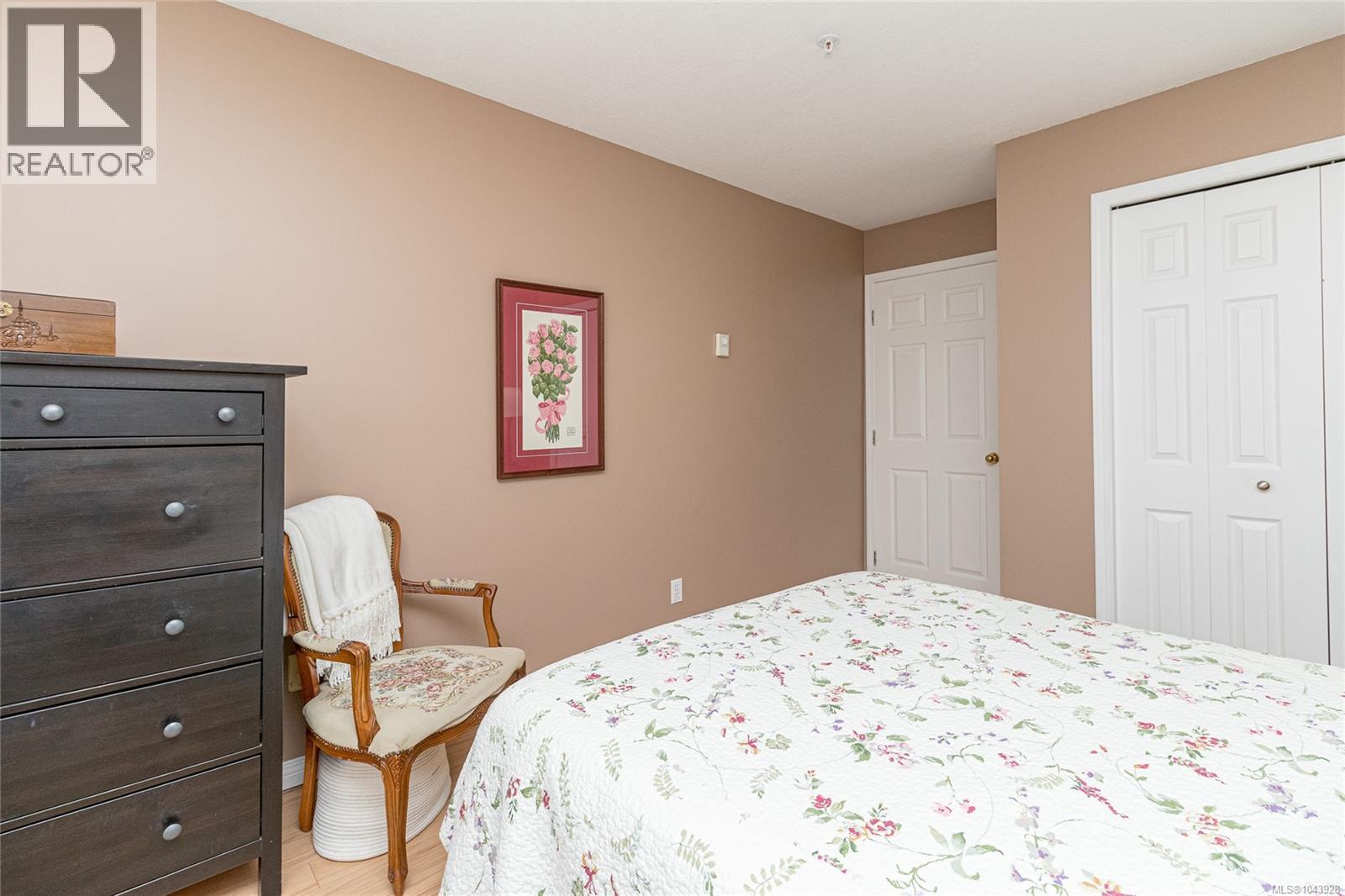 #301 1536 Hillside Ave - 13
