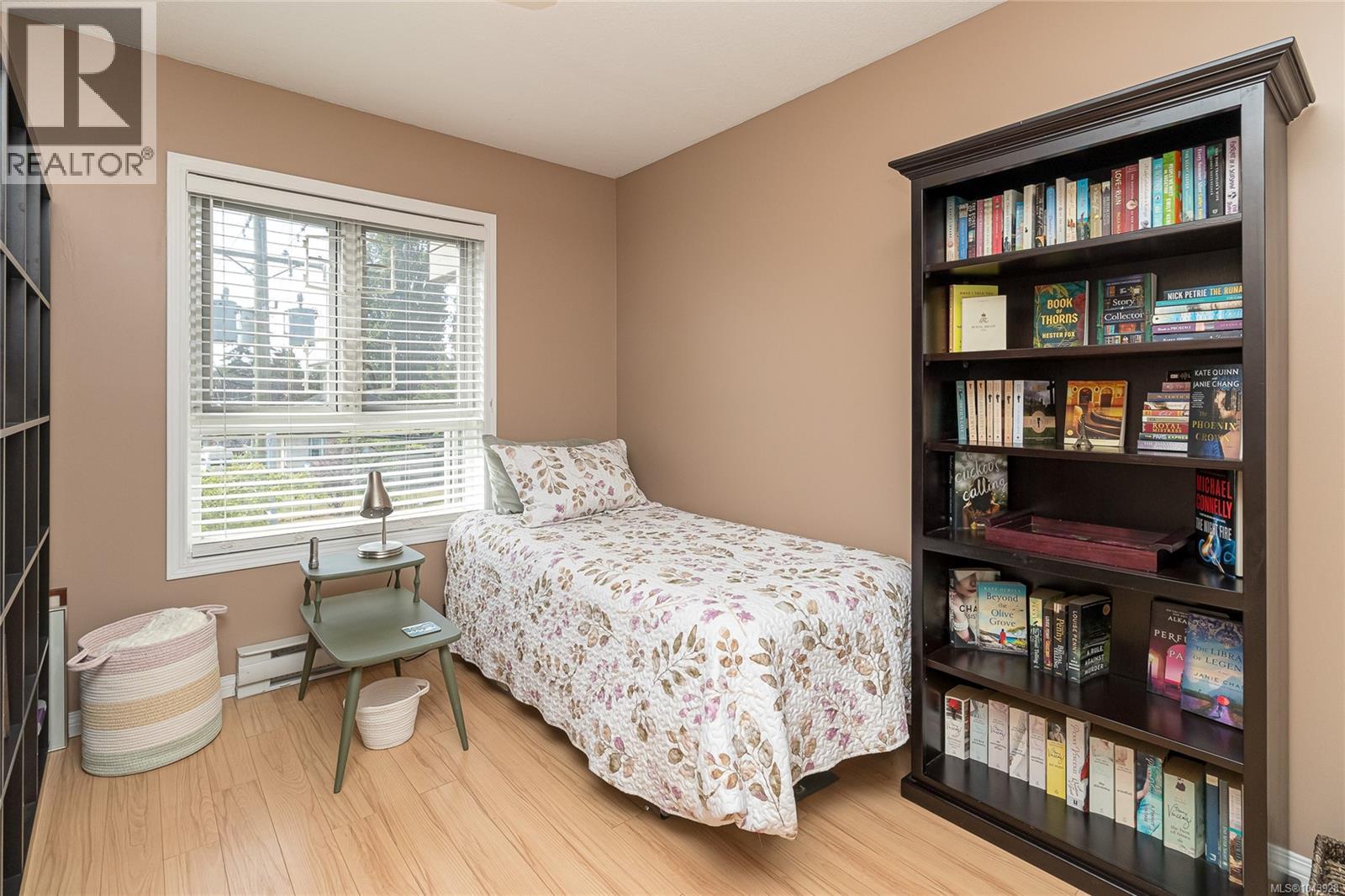 #301 1536 Hillside Ave - 15