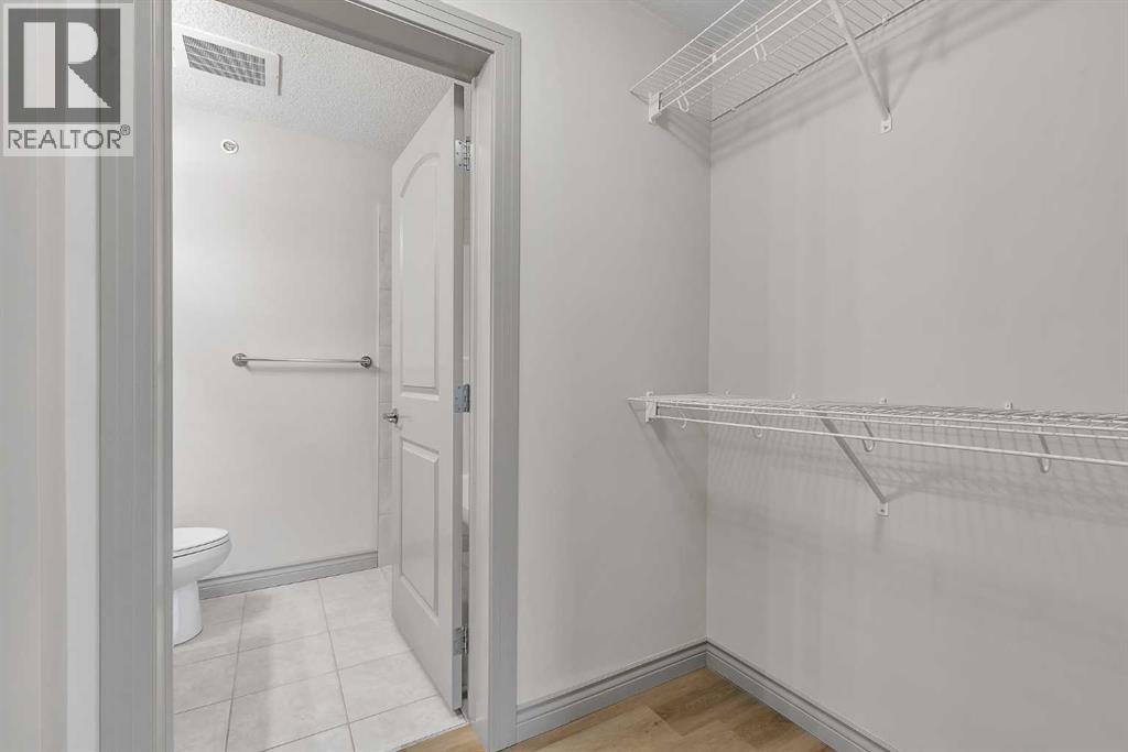 #412 70 Royal Oak Plaza NW - 15