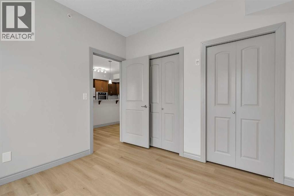 #412 70 Royal Oak Plaza NW - 19
