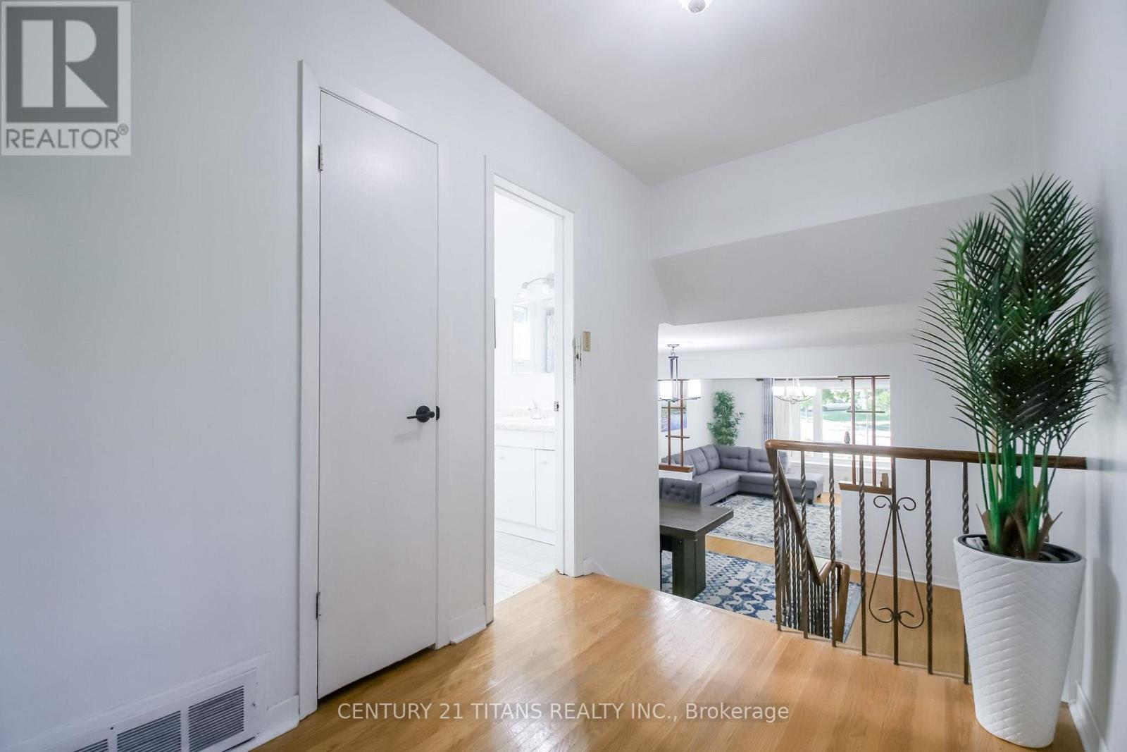 9 MINOS CRESCENT - Image 27