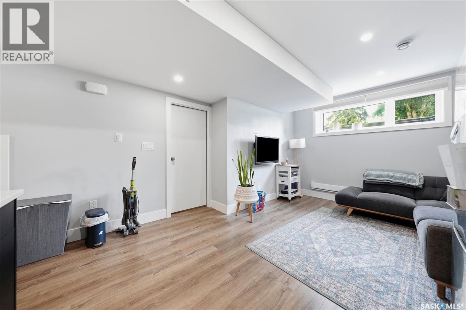 1513 Prince Of Wales AVENUE - 27