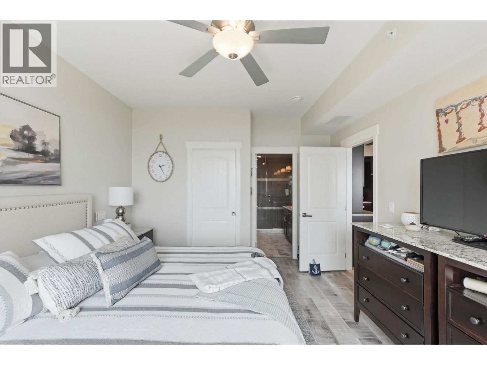 #3 2000 Valleyview Drive - 26
