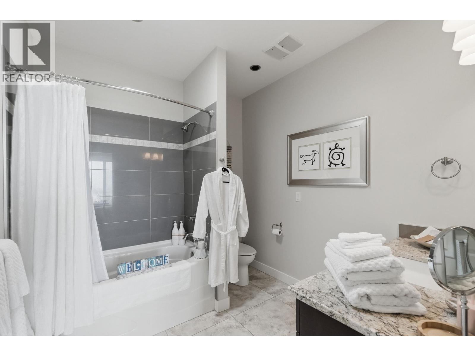 #3 2000 Valleyview Drive - 36
