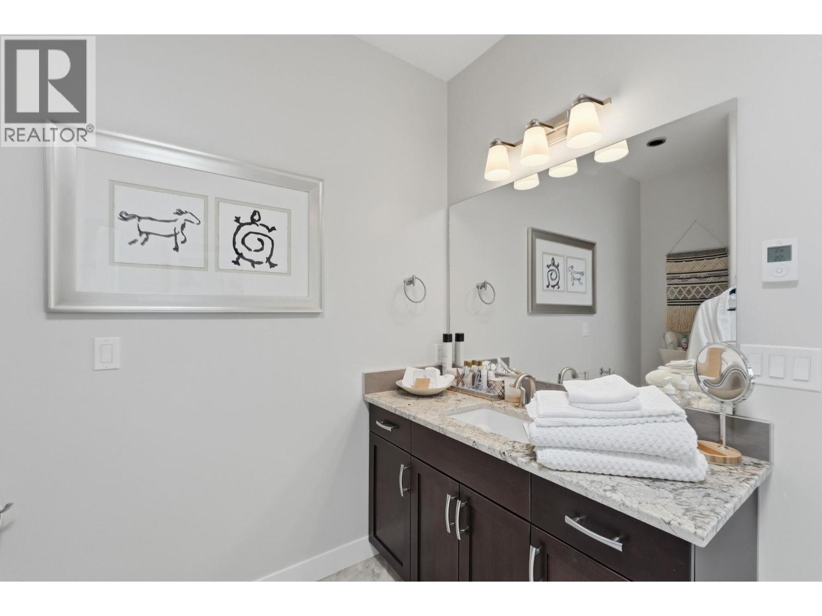 #3 2000 Valleyview Drive - 37