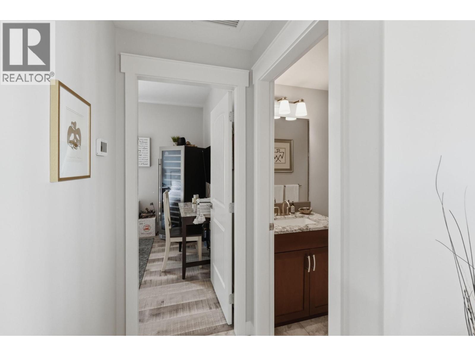 #3 2000 Valleyview Drive - 31