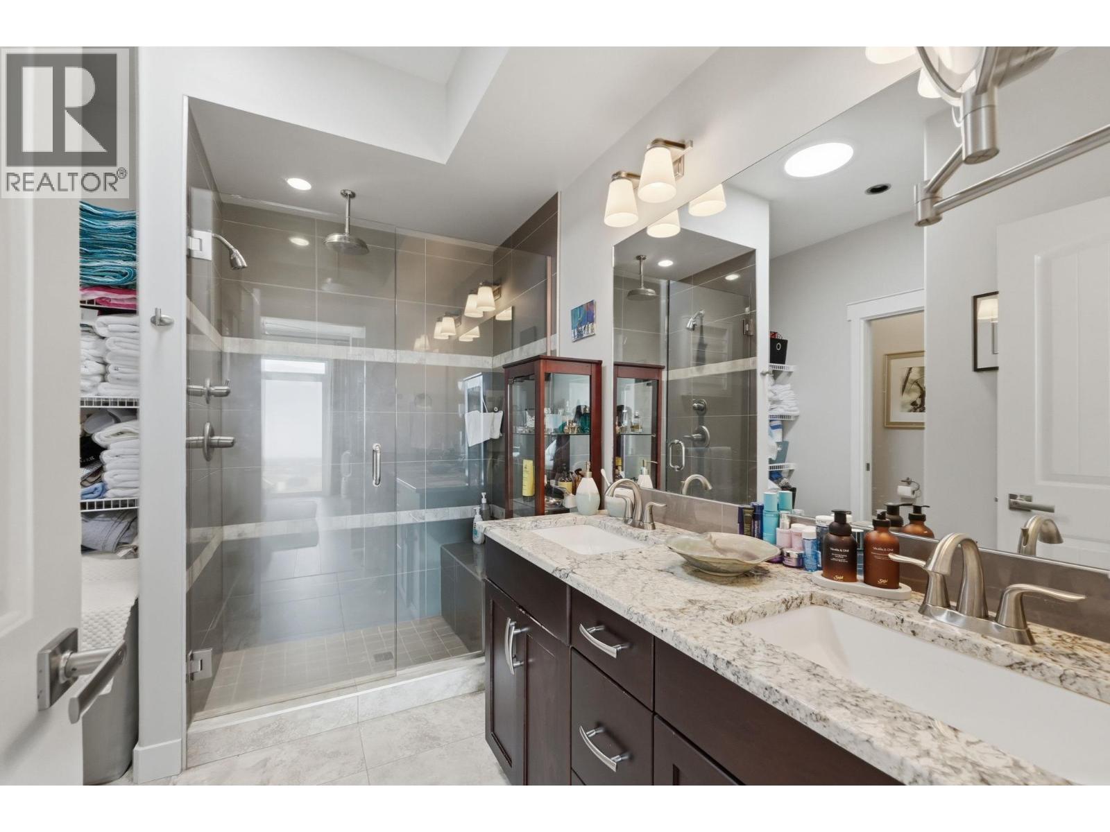 #3 2000 Valleyview Drive - 27