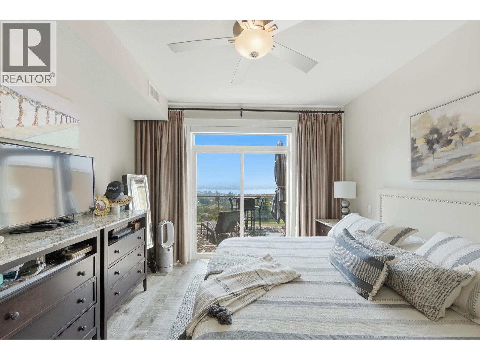#3 2000 Valleyview Drive - 25