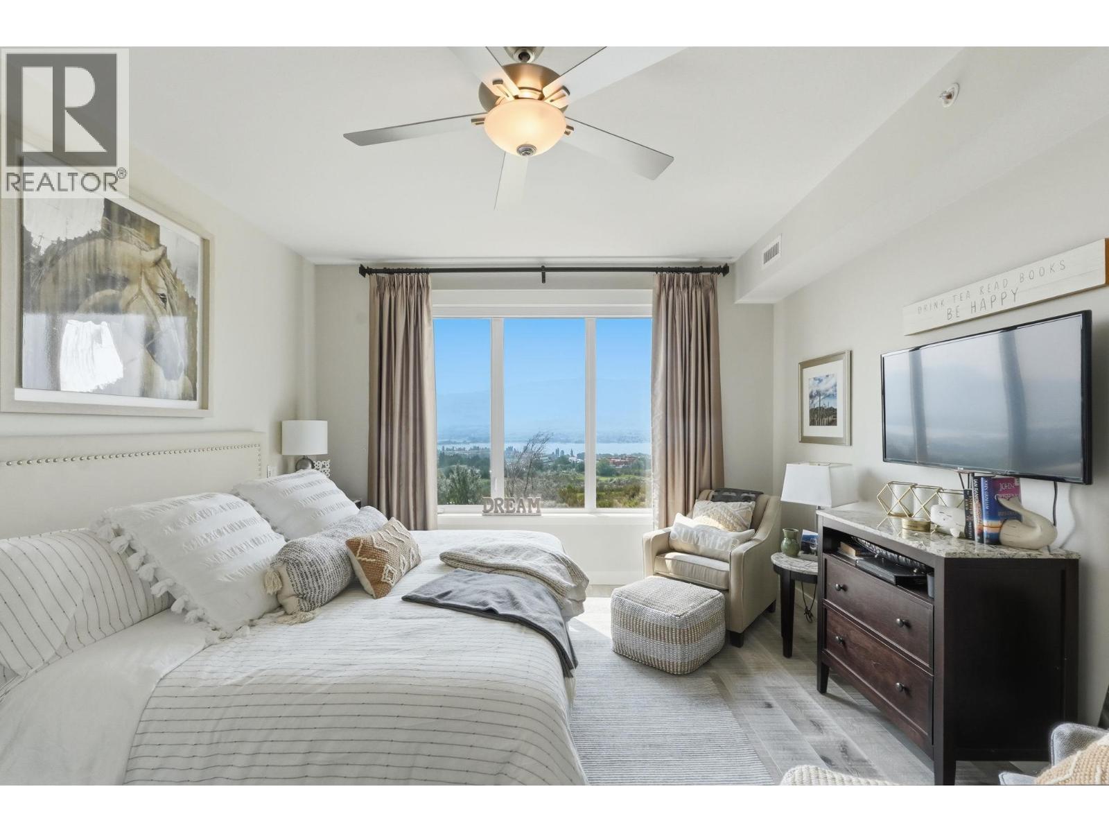 #3 2000 Valleyview Drive - 35