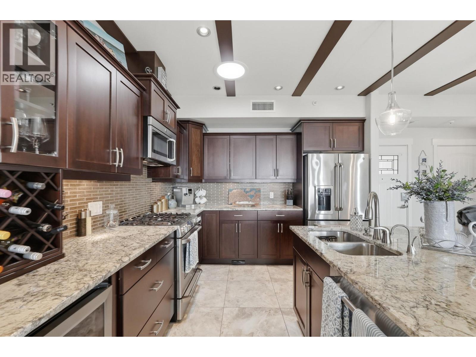 #3 2000 Valleyview Drive - 21