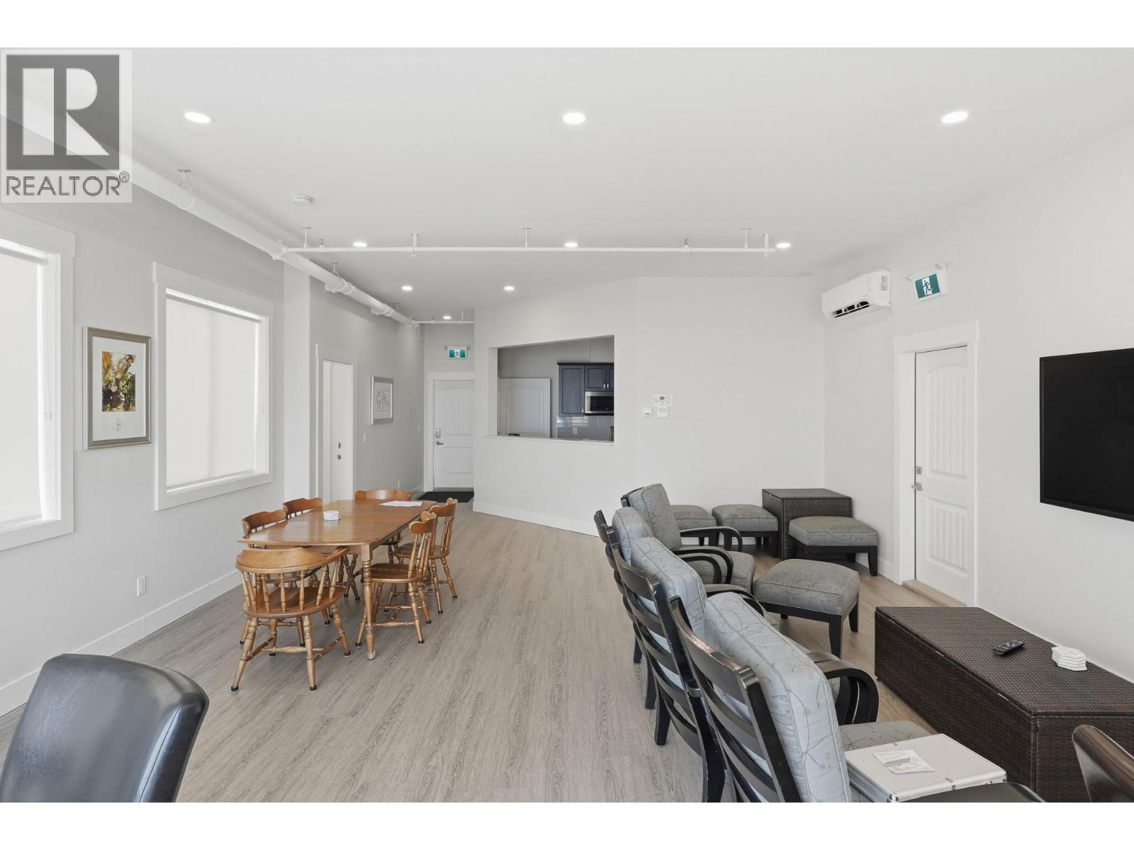 #3 2000 Valleyview Drive - 46