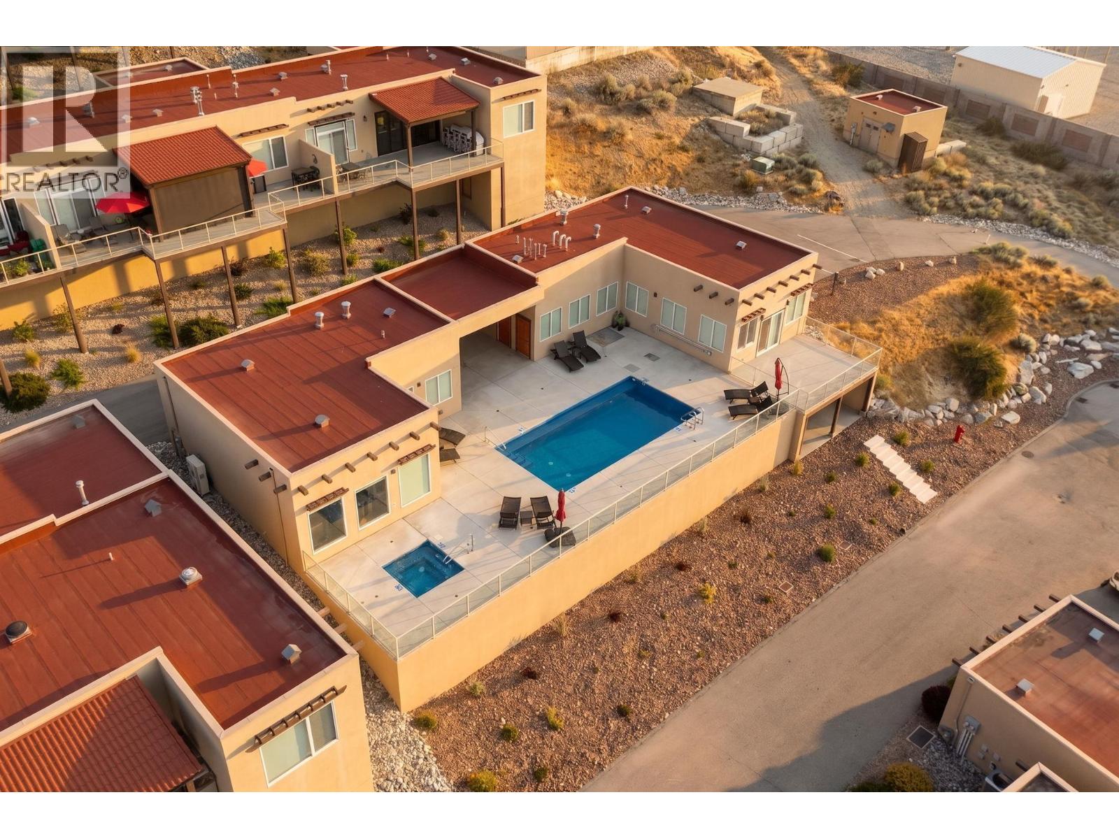 #3 2000 Valleyview Drive - 39