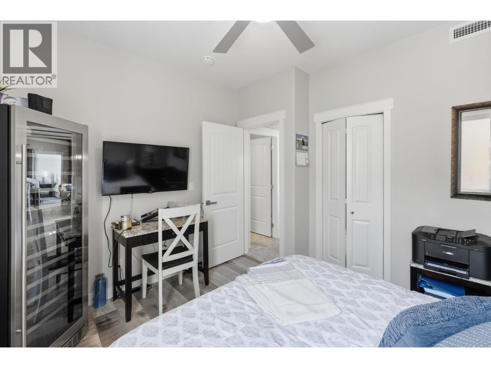 #3 2000 Valleyview Drive - 30
