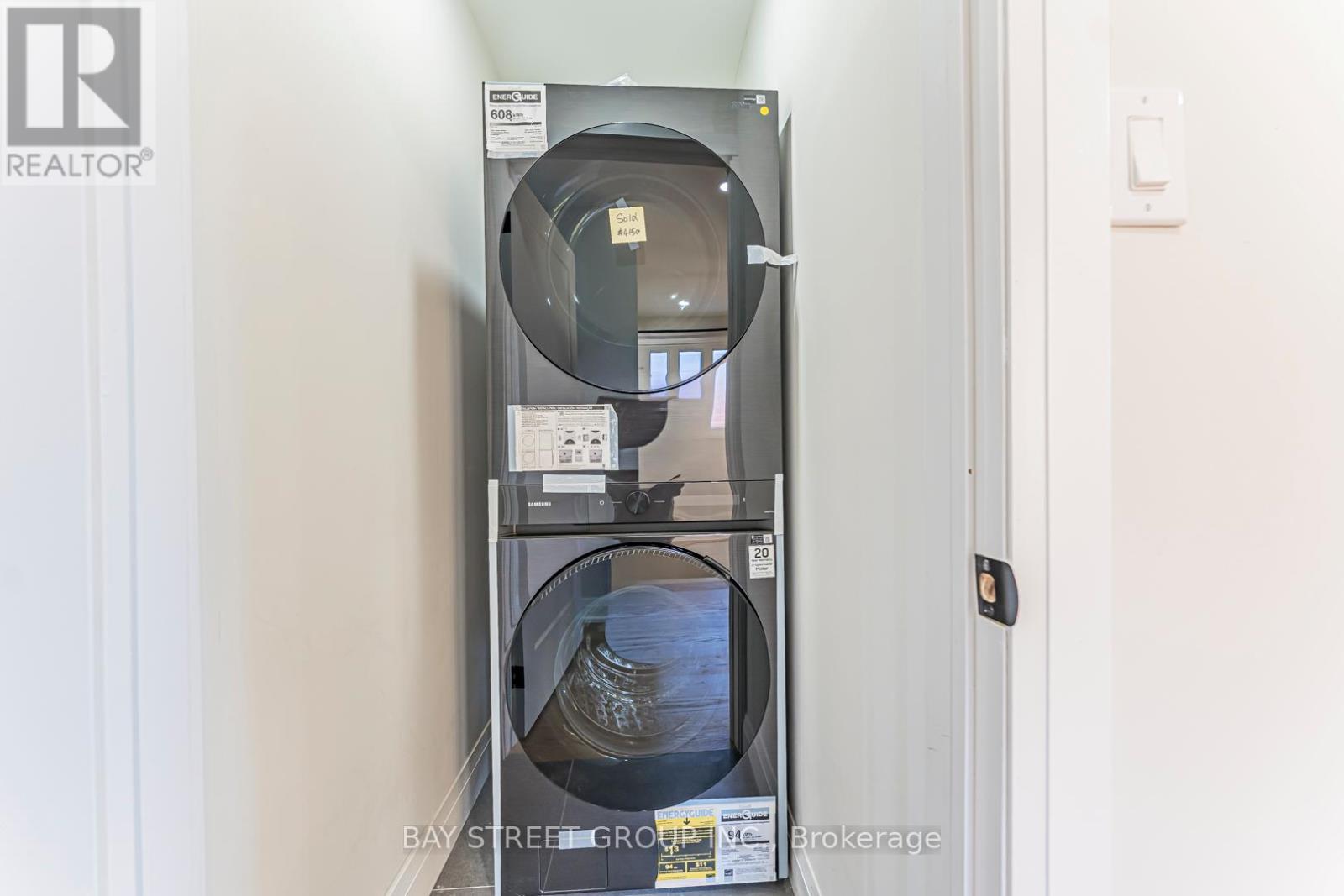 146 CABINET CRESCENT - 31