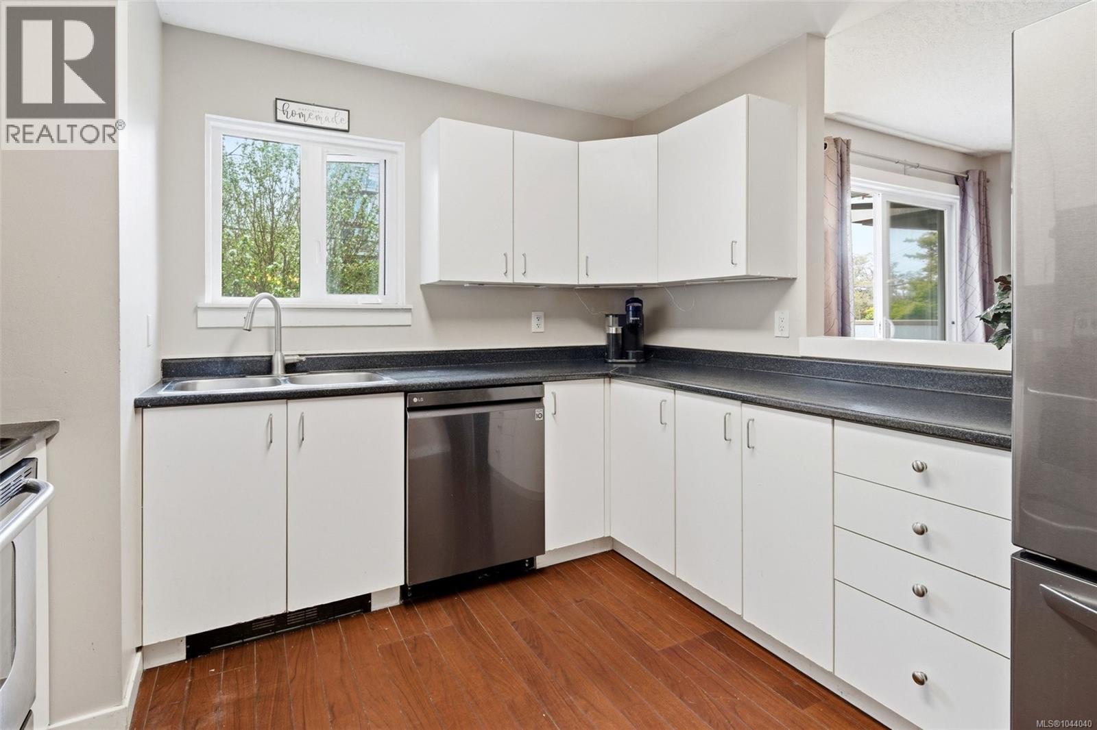 #202 2710 Grosvenor Rd - 11