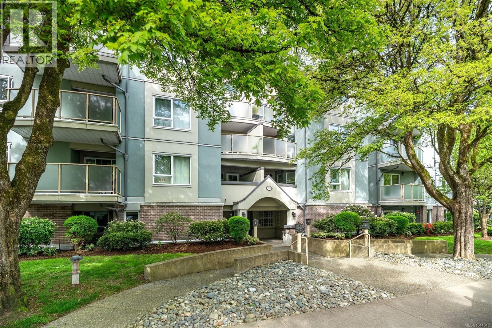 202 2710 Grosvenor Road, Victoria