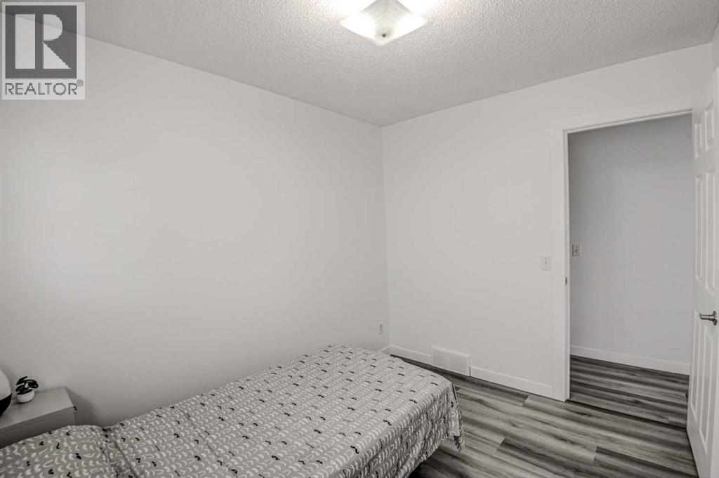 184 Erin Croft Crescent SE - 15