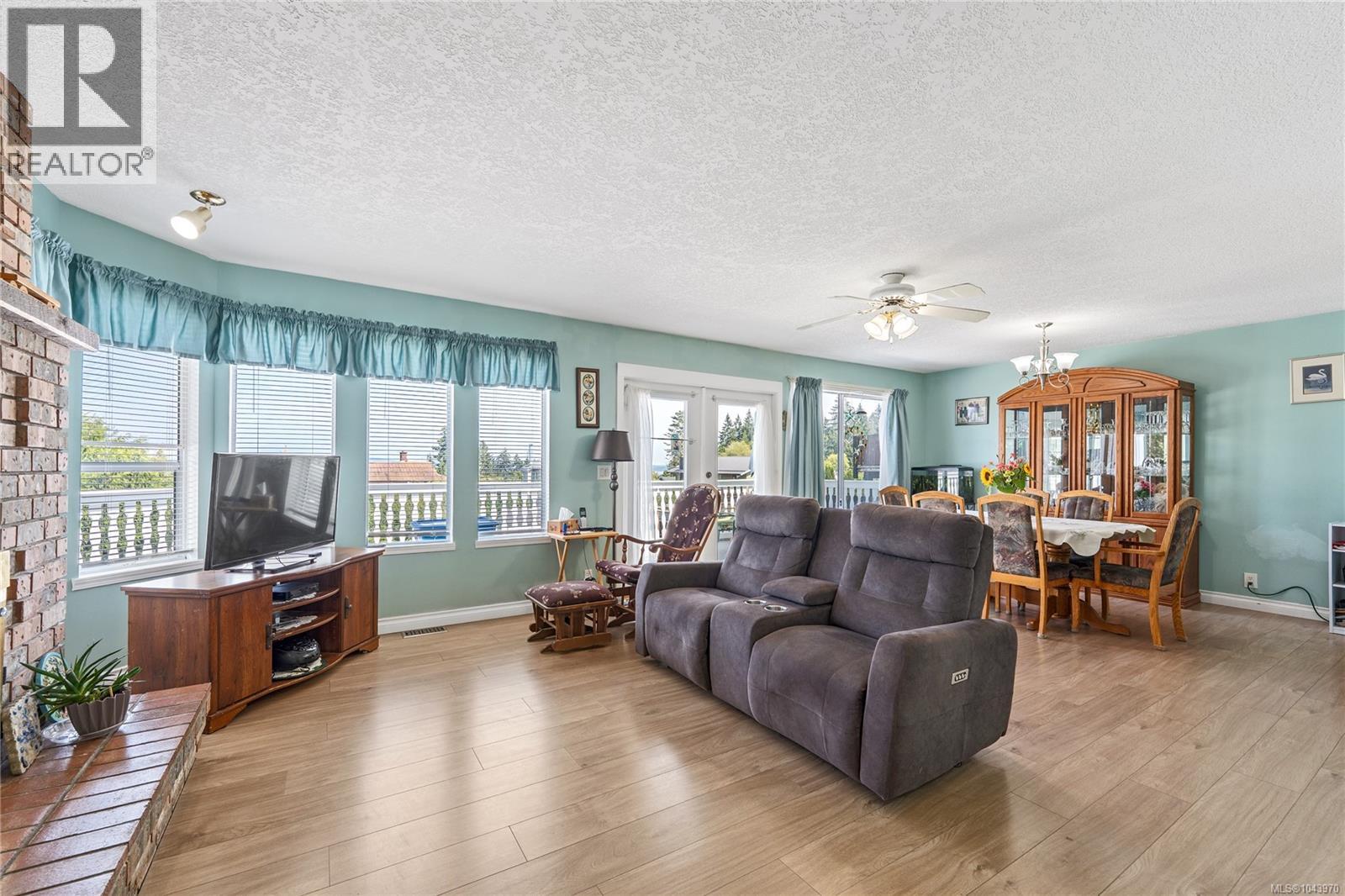 429 Davis Rd, Ladysmith