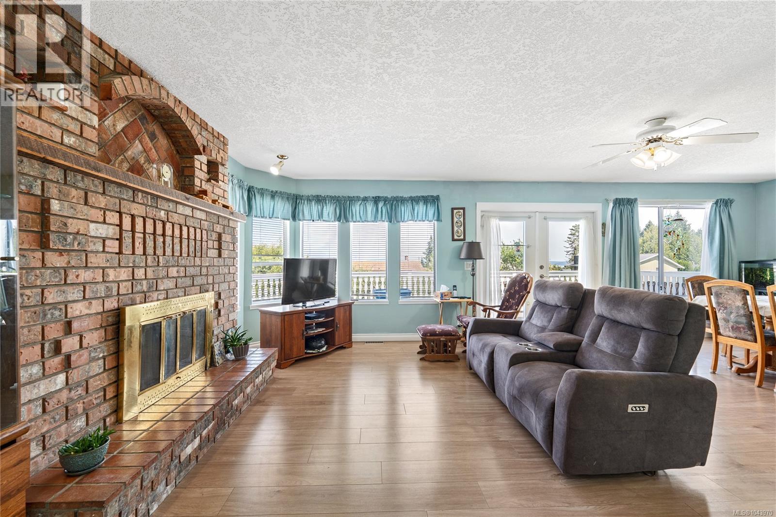 429 Davis Rd - 3