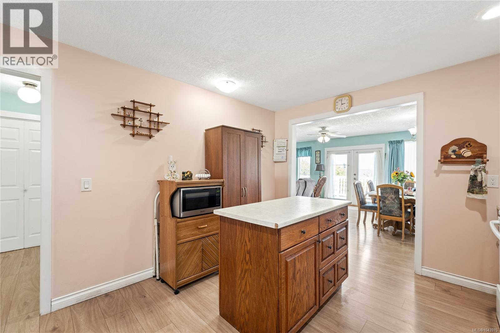 429 Davis Rd - 10