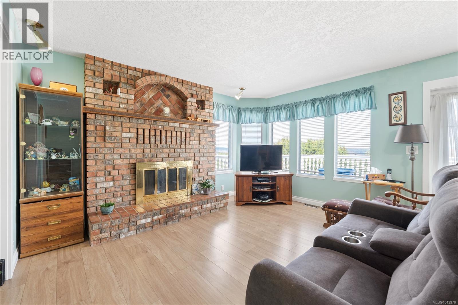 429 Davis Rd - 4