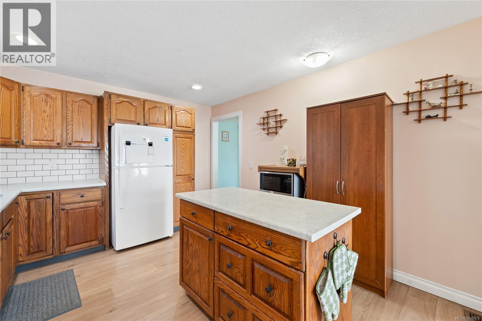 429 Davis Rd, Ladysmith