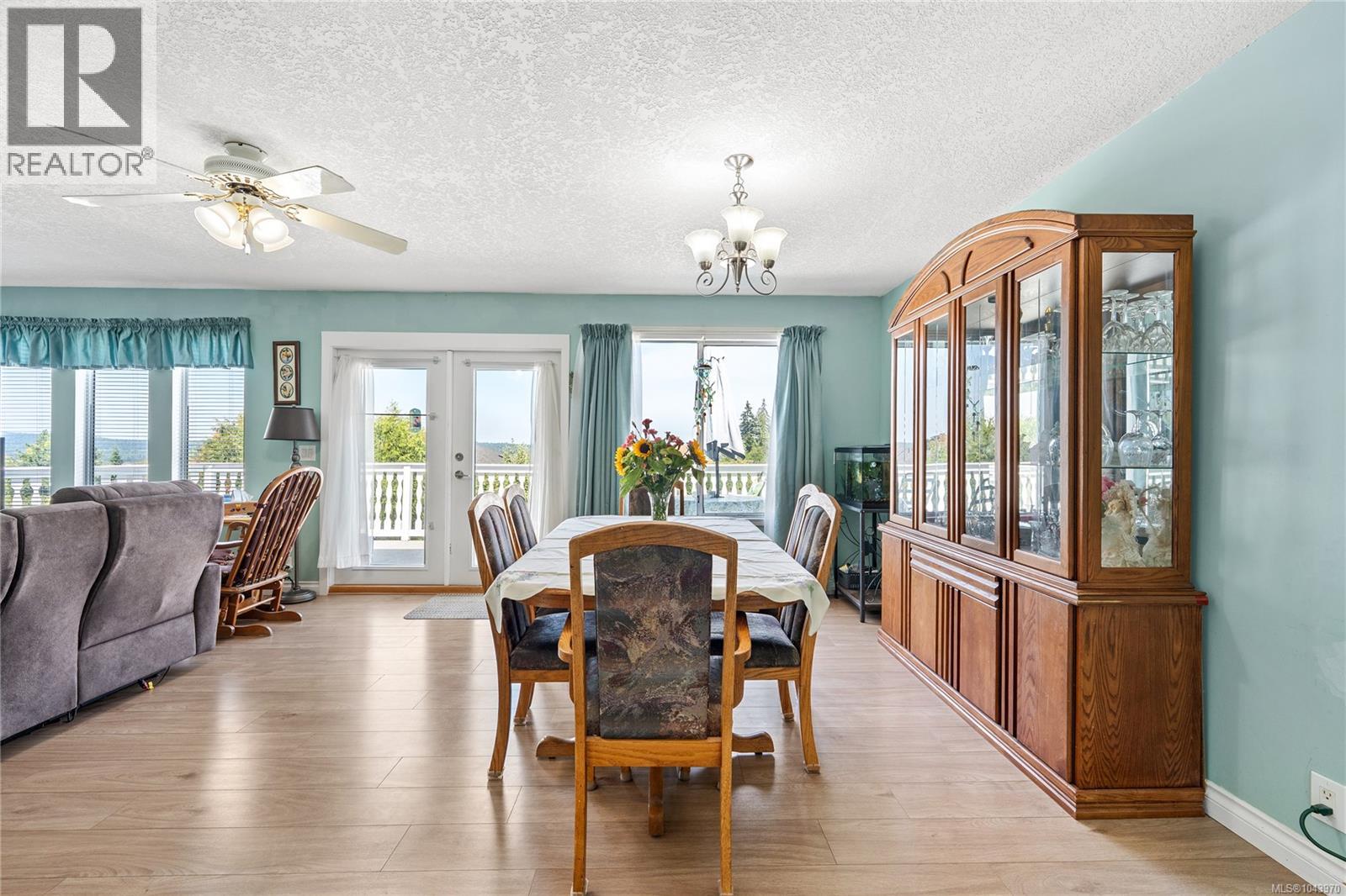 429 Davis Rd - 6