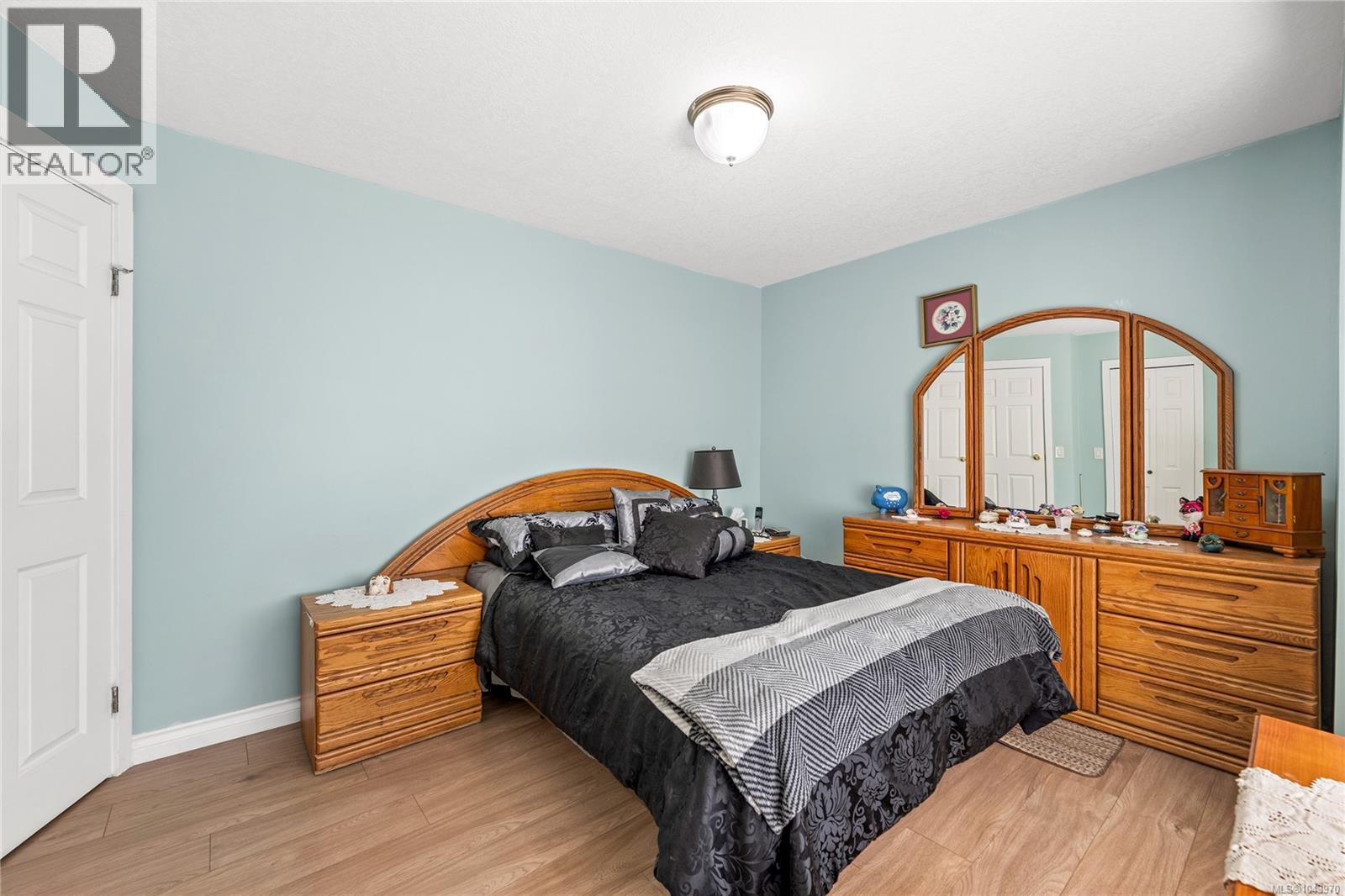 429 Davis Rd - 16