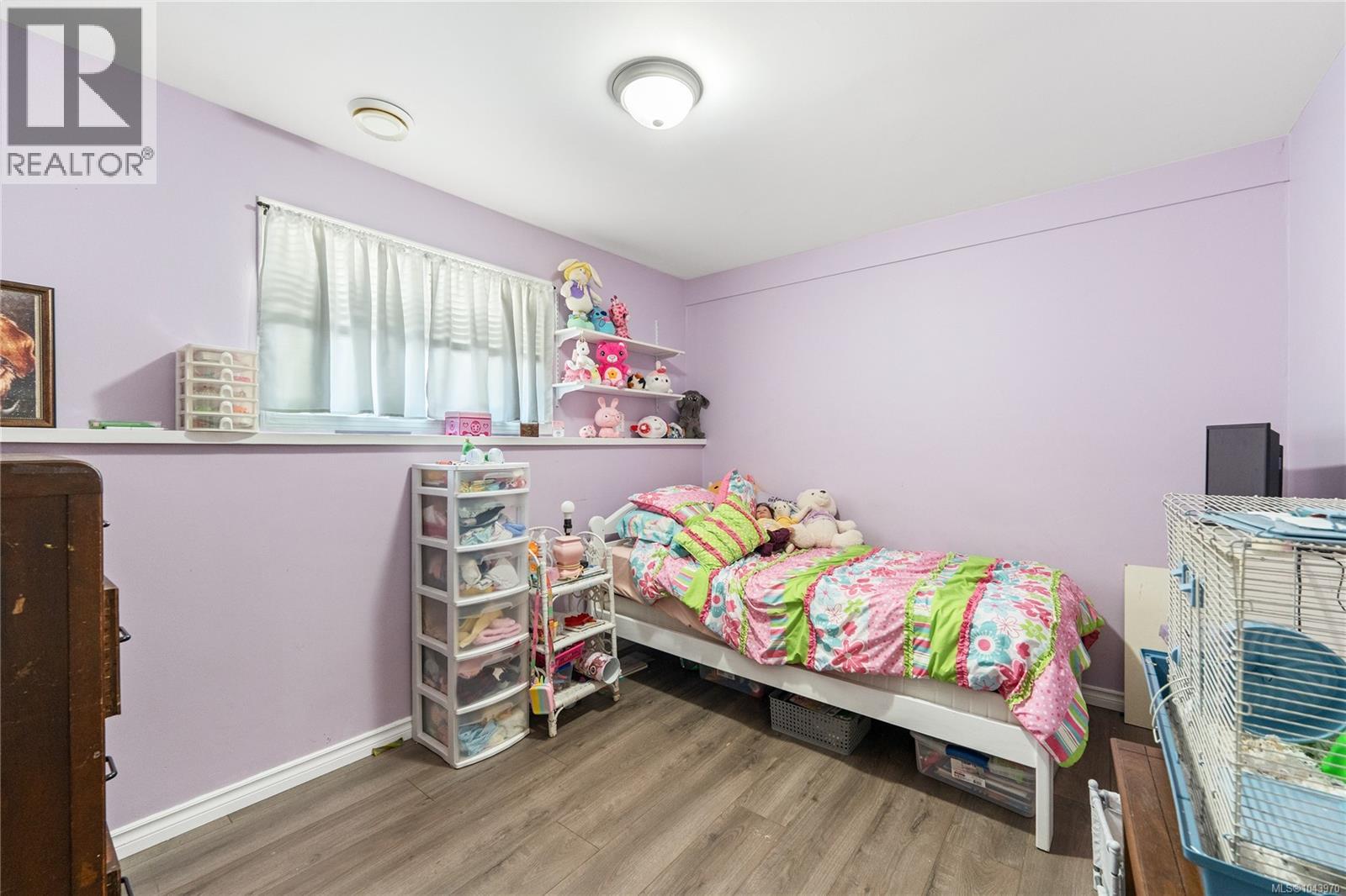 429 Davis Rd, Ladysmith