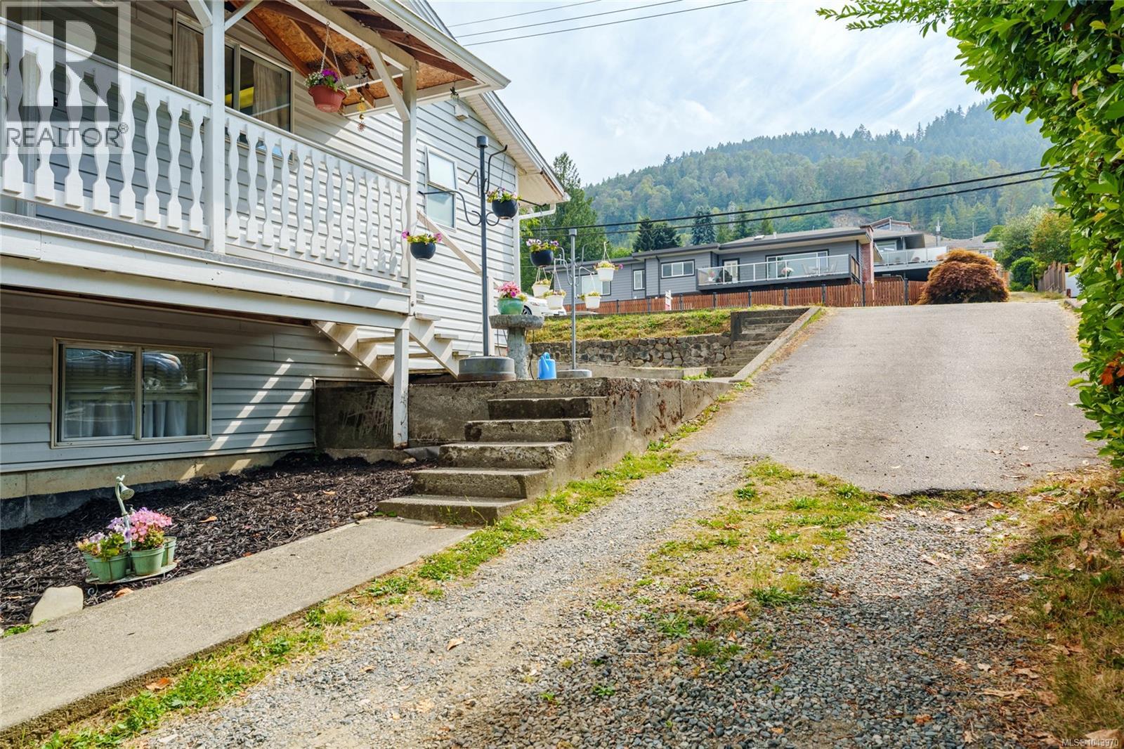 429 Davis Rd - 52