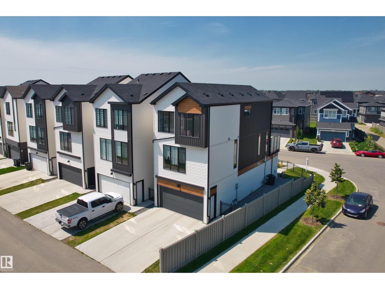 8047 227 ST NW - 36