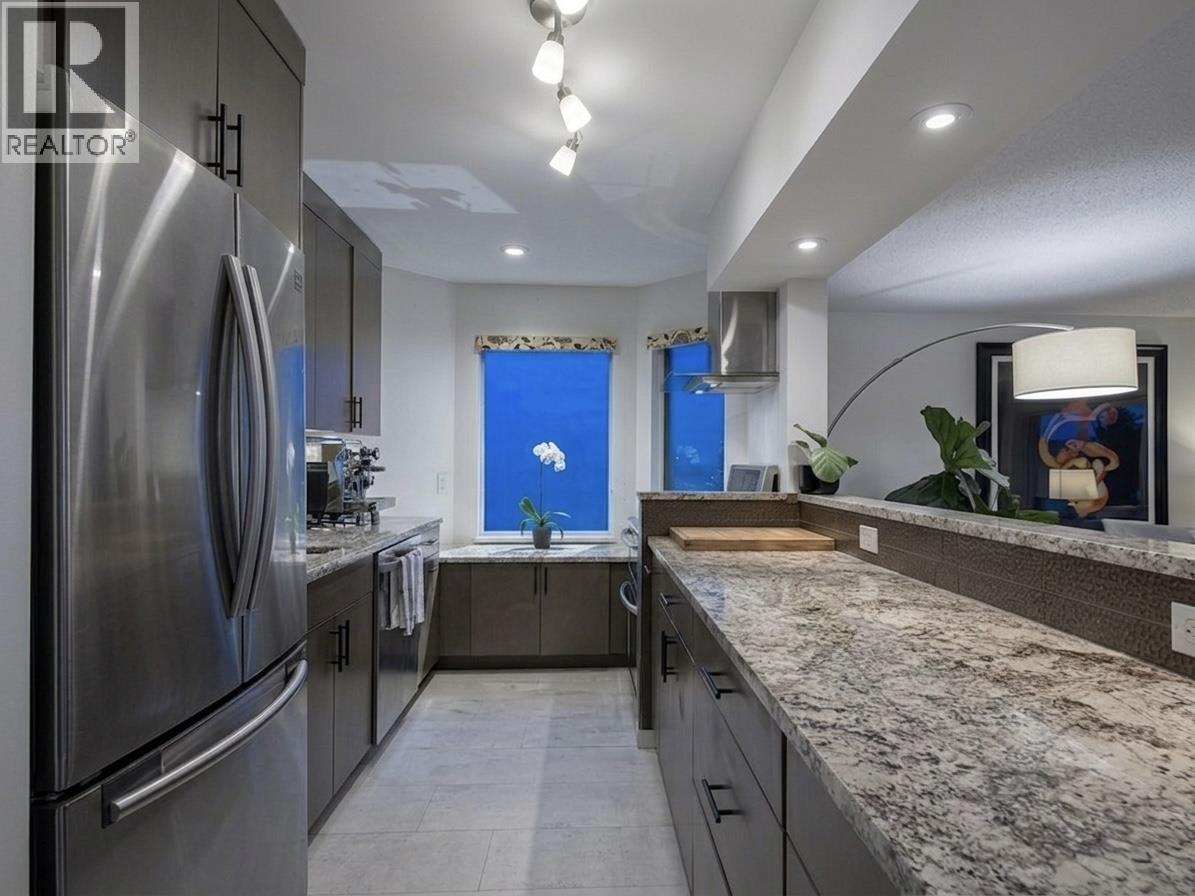 202 2440 HAYWOOD AVENUE, West Vancouver