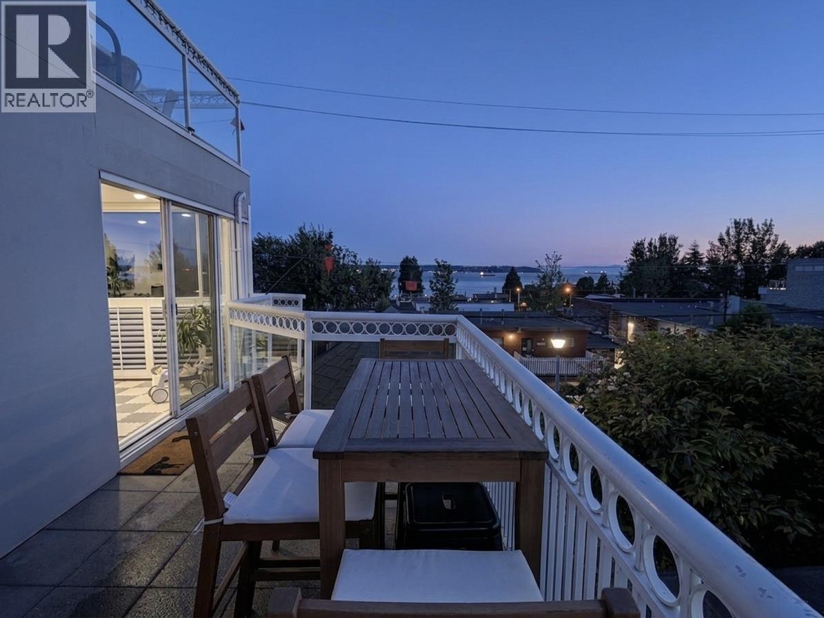 202 2440 HAYWOOD AVENUE, West Vancouver