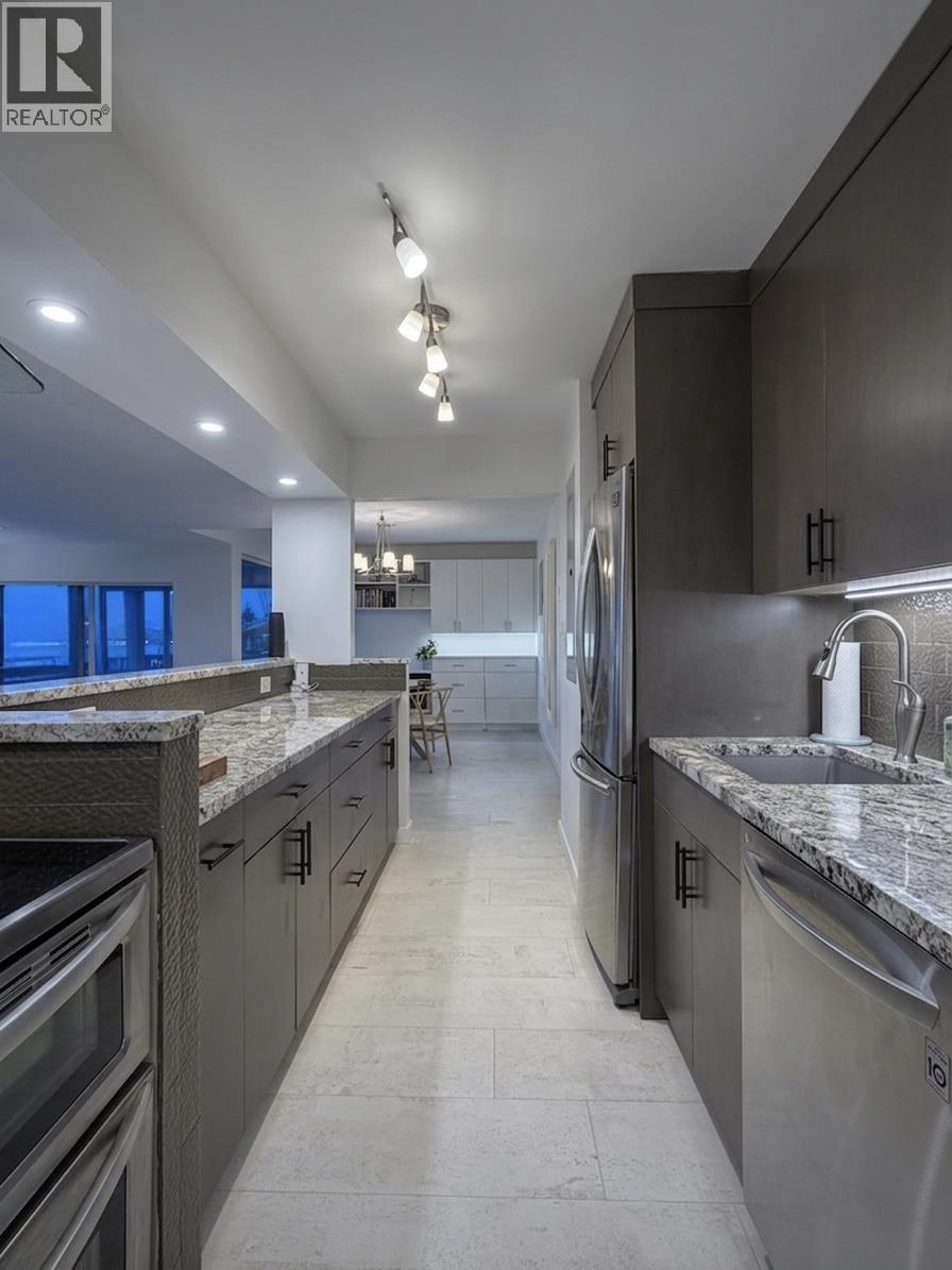 202 2440 HAYWOOD AVENUE, West Vancouver