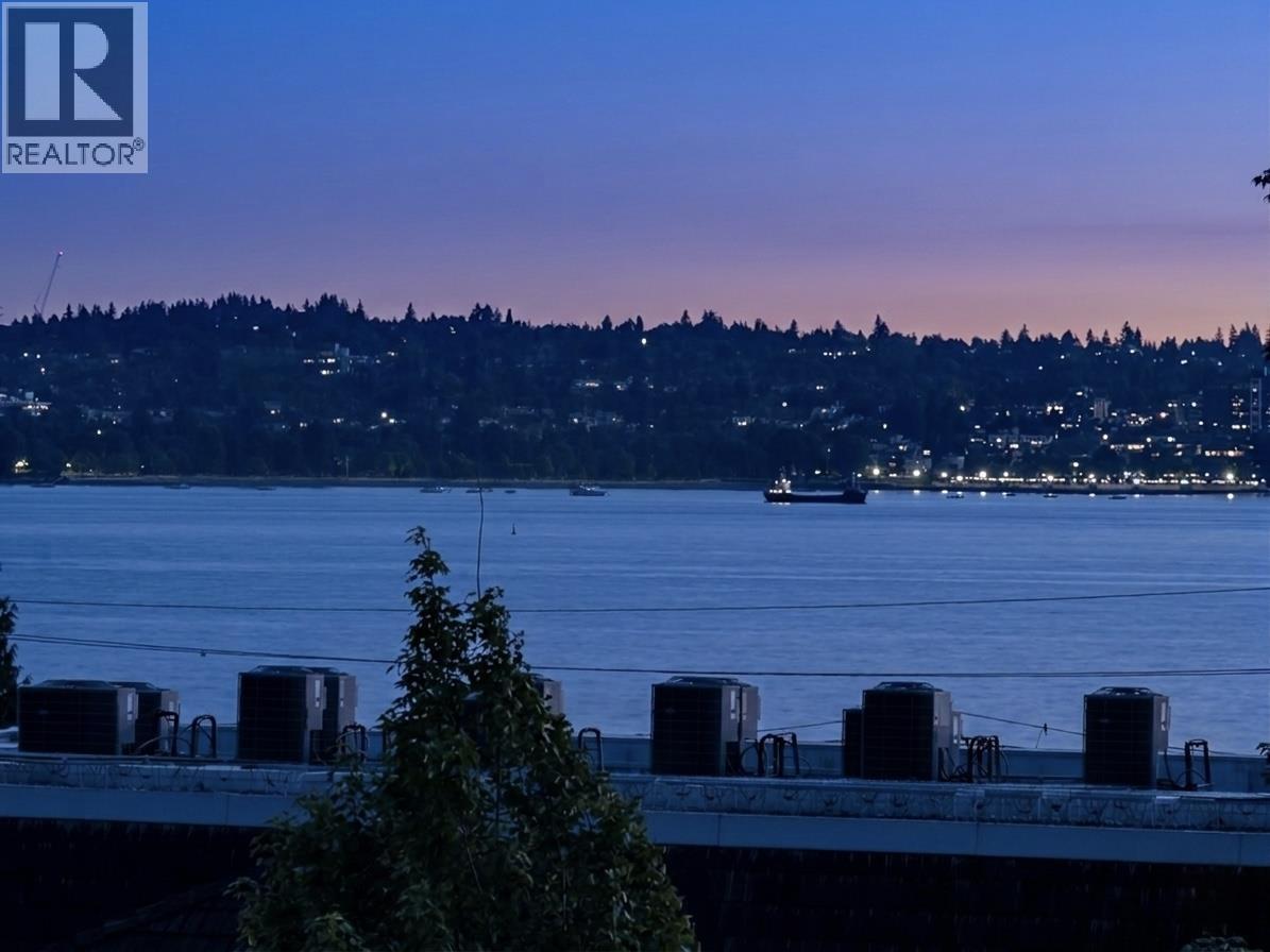 202 2440 HAYWOOD AVENUE, West Vancouver