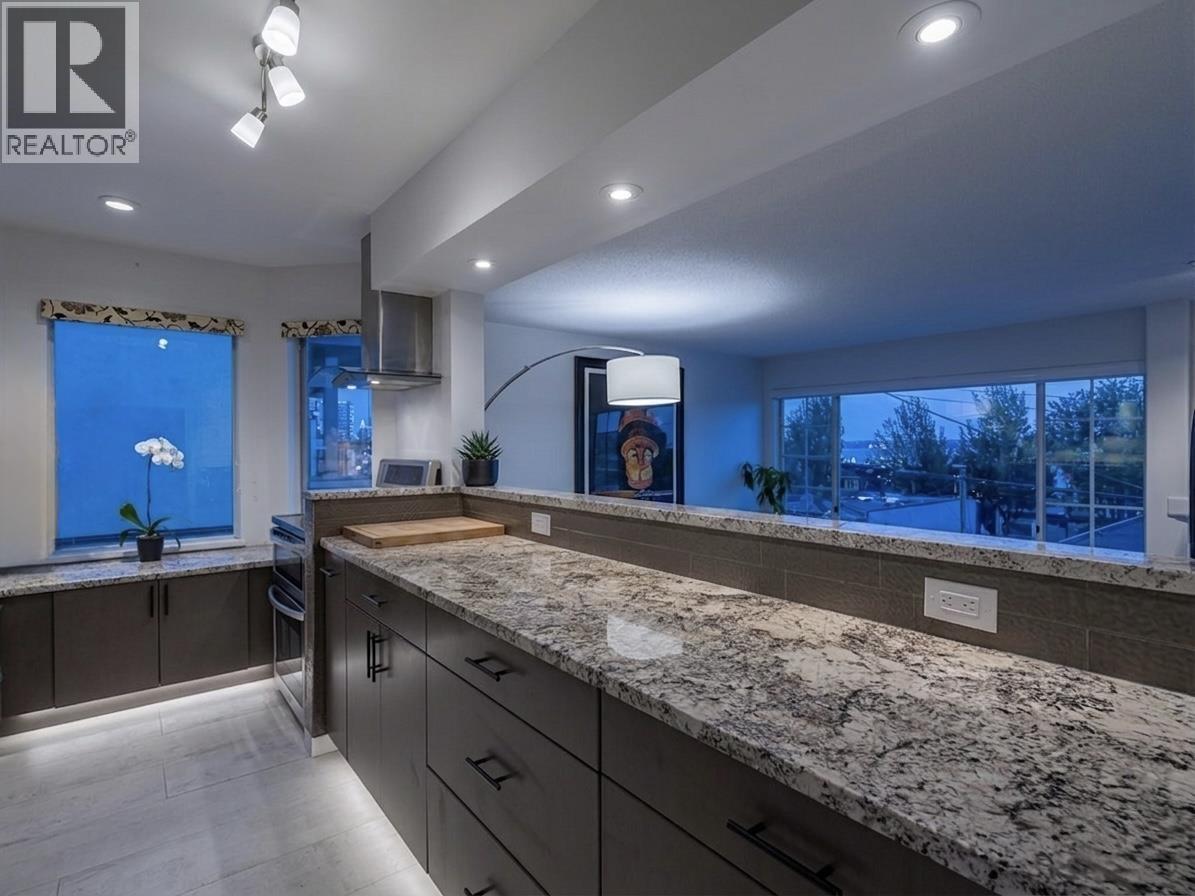 202 2440 HAYWOOD AVENUE, West Vancouver