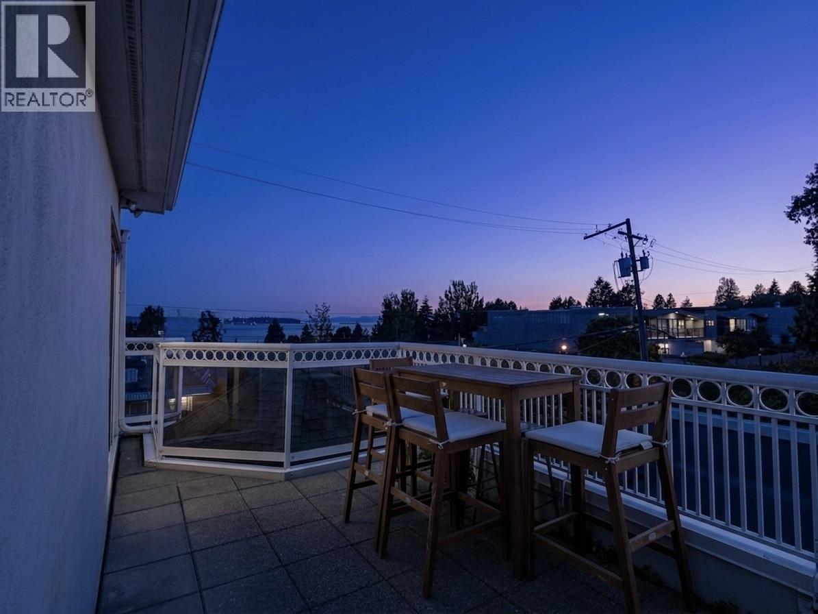 202 2440 HAYWOOD AVENUE, West Vancouver