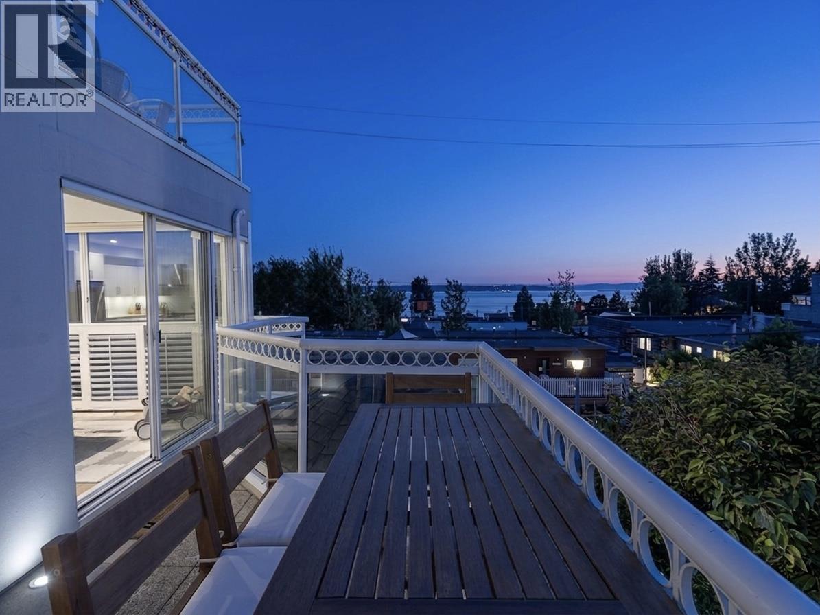 202 2440 HAYWOOD AVENUE, West Vancouver