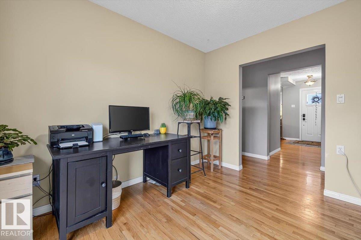5903 102 AV NW NW - 22